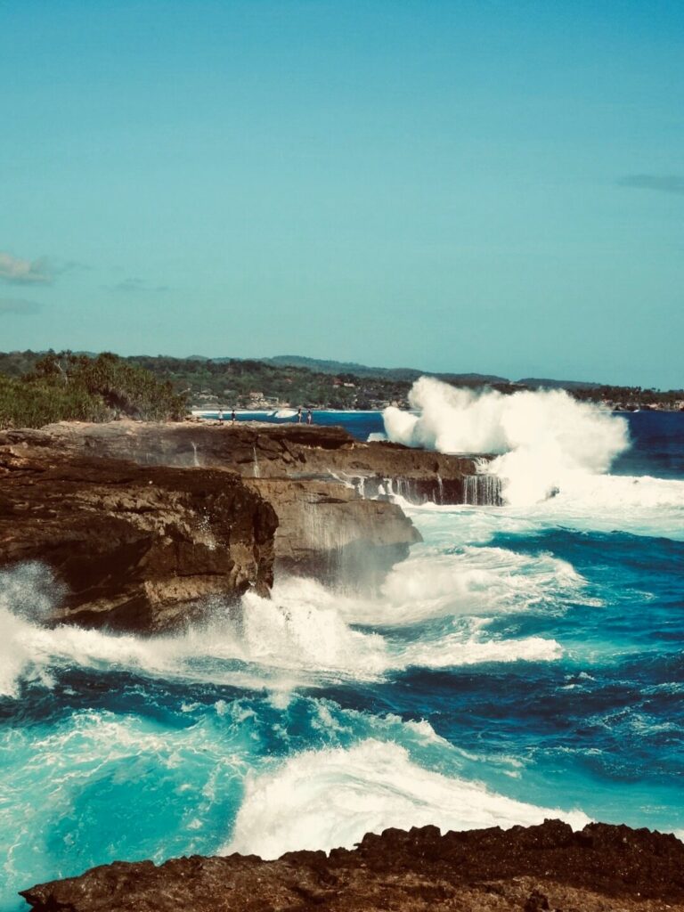 Tijdens vakantie op Nusa Lembongan, bezoeken we Devil's Tear met onze kinderen