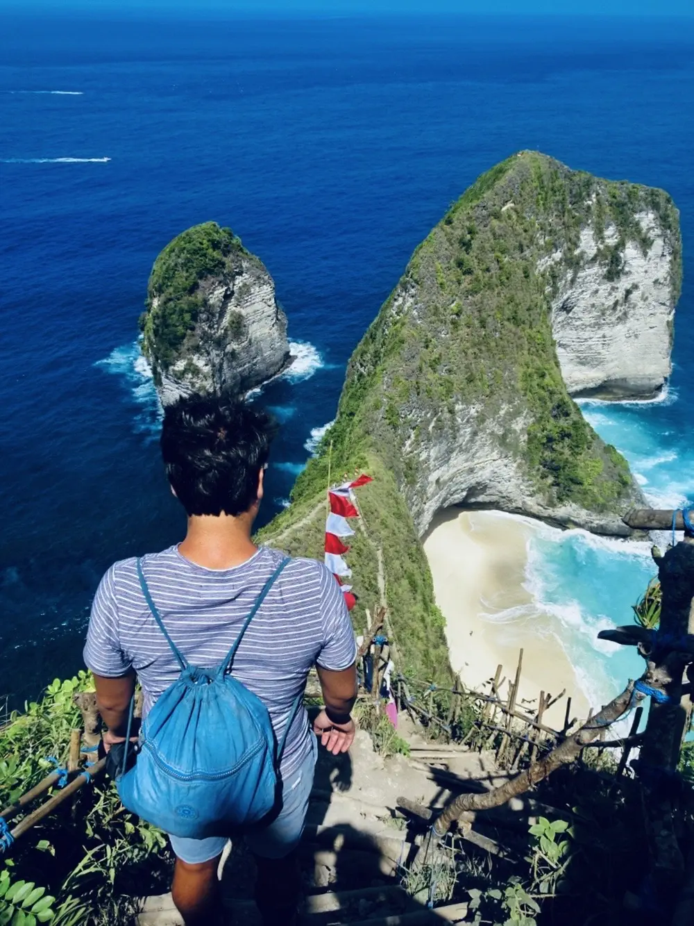 Kelingking Beach op Nusa Penida tijdens een dagtrip met kinderen