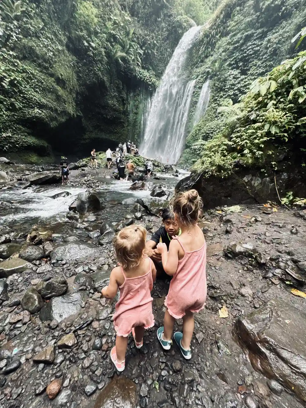 Waterschoenen voor kinderen zijn handig als ze op stranden met koraal spelen