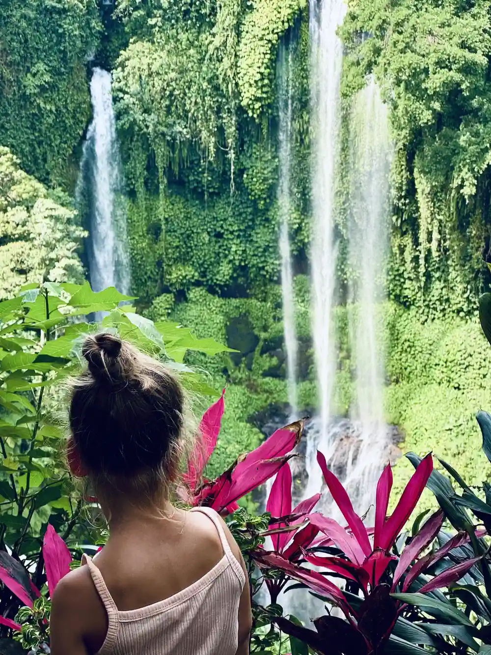 Peuter bij Sekumpul Waterfall in Lovina, de laatste stop van onze 2 weken Bali rondreis met kinderen<br>