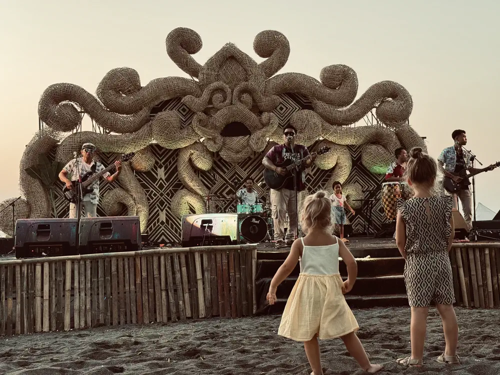 Kids enjoying the Lovina Festival