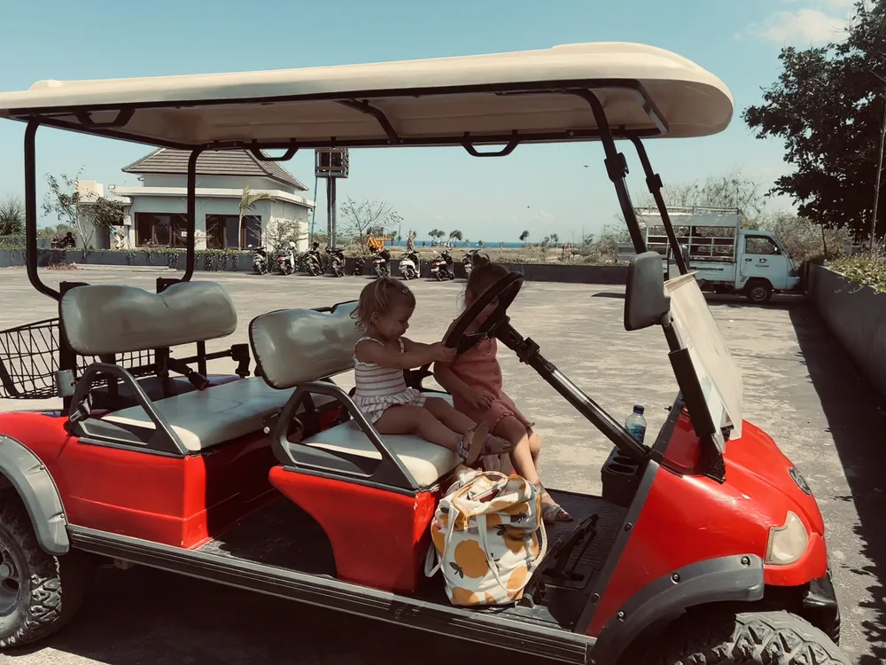 Golfkarretje huren op Nusa Lembongan met kinderen