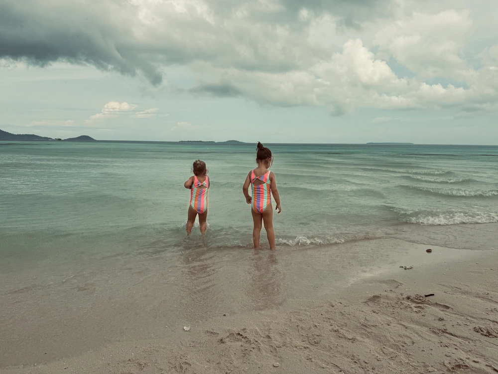 Regen op Sibuan island bij Semporna met kids