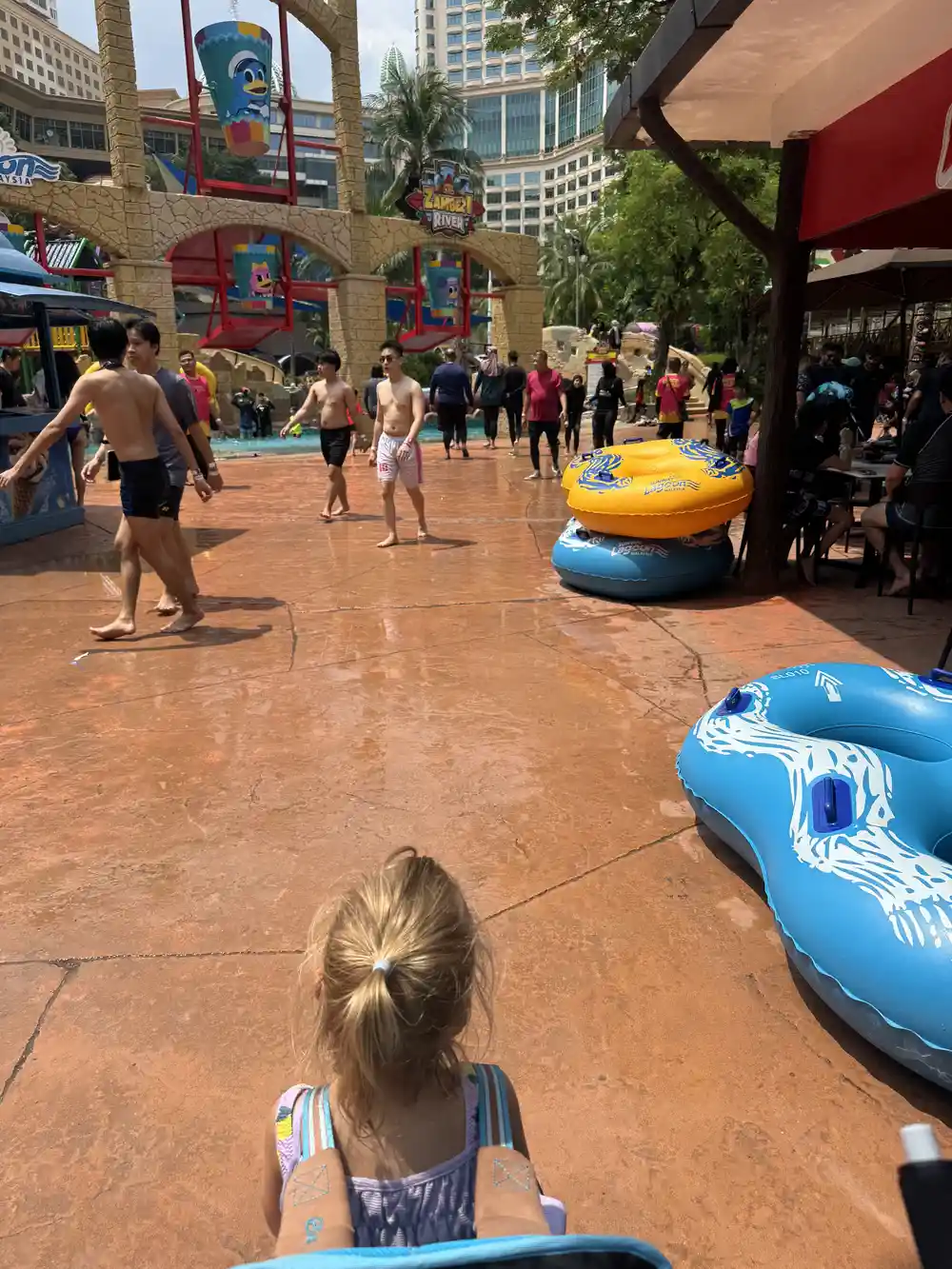 Waterpret in Sunway Lagoon met kinderen