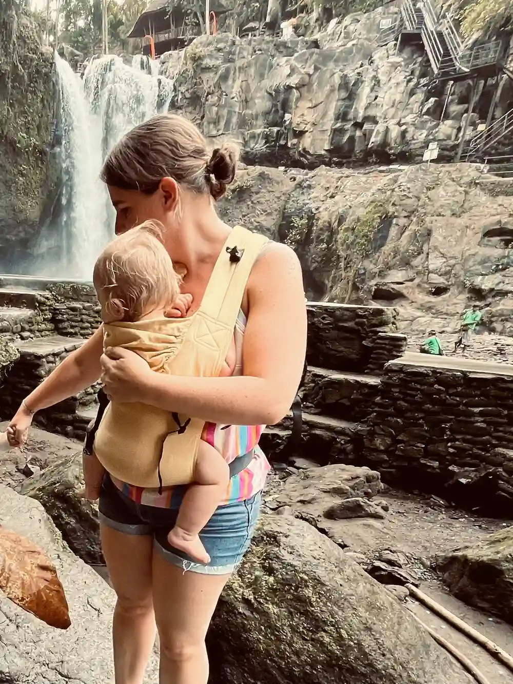 Tegenungan Waterfall bezoeken met een baby in Ubud<br>