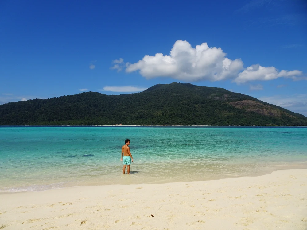Koh Lipe sunrise beach - our favorite beach in Thailand with kids (and without)
