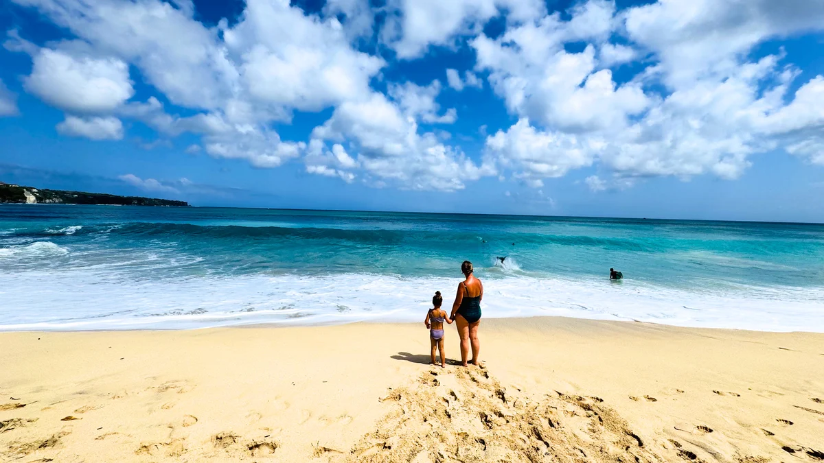 Mother and daughter enjoying the view at Dreamland beach near Uluwatu