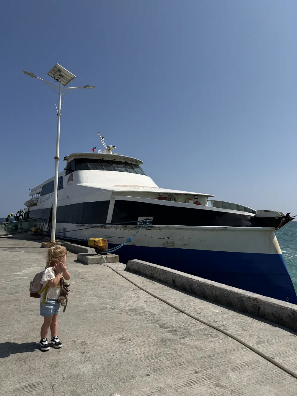 Toddler watching the ferry from Bohol to Siquijor