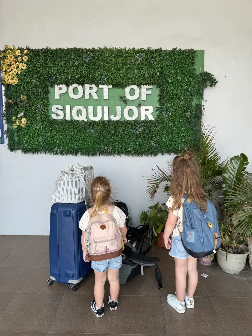 Two girls at the Port of Siquijor sign